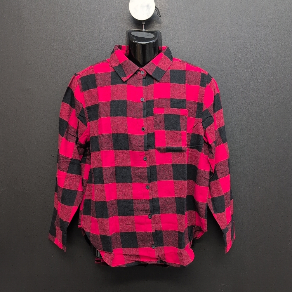 Masseys Lived In Flannel Women's Shirt Size Medium Red Black Buffalo